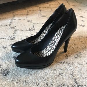 Nine West Black Leather Pumps sz 8